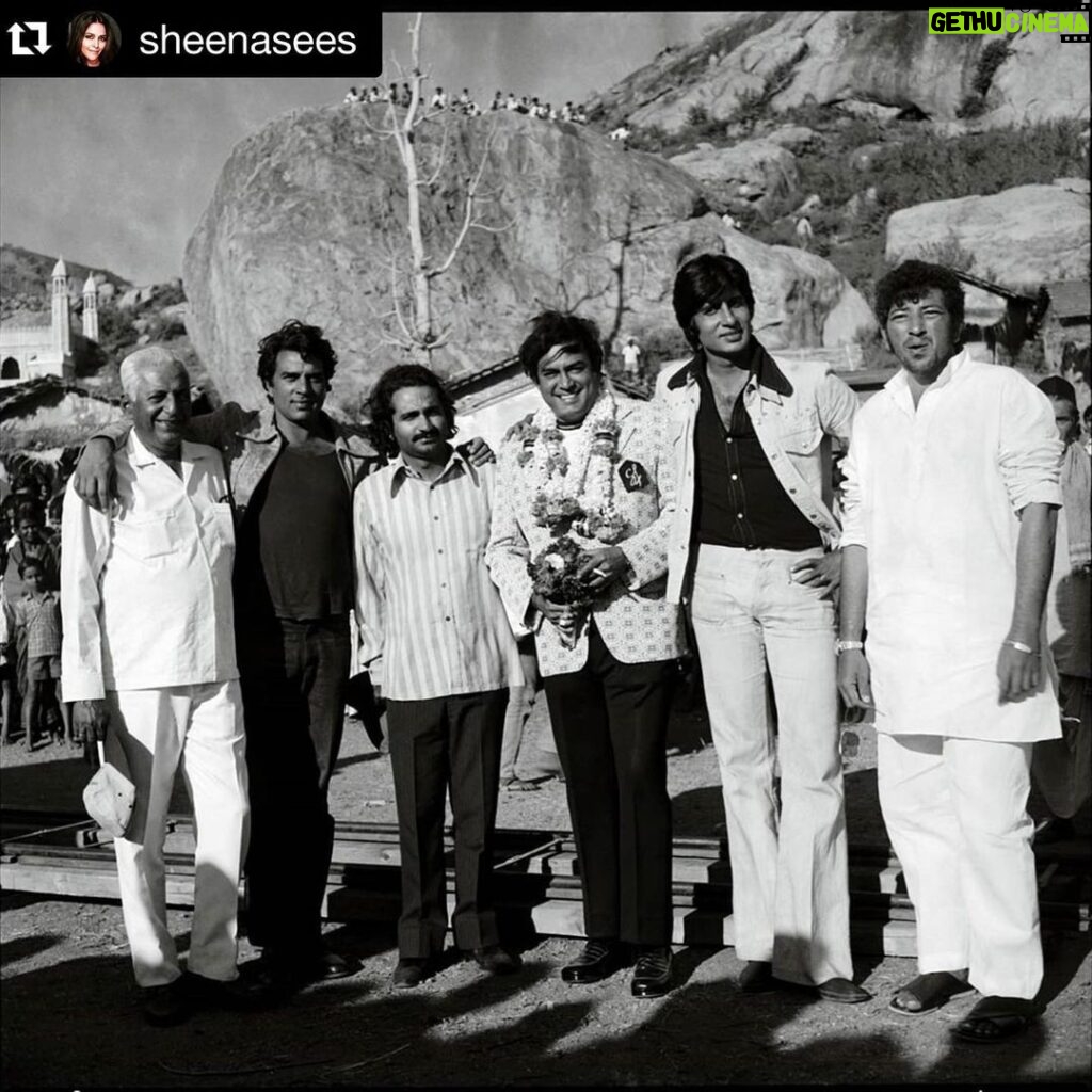 Shweta Bachchan Nanda Instagram - India’s tryst with its movies has been a long and beautiful one. What a perfect day to celebrate both (thank you @sheenasees for this) and as they say in the movie business- The Show Must Go On #independenceday #45yearsofSHOLAY