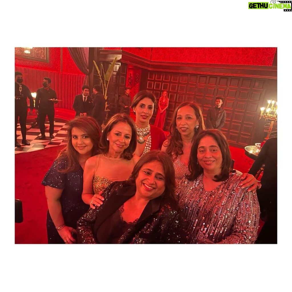 Shweta Bachchan Nanda Instagram - Celebrate good times 🪩