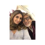 Shweta Bachchan Nanda Instagram – रिश्ते मैं तो सिर्फ़ मेरे … लगते हैं। ♥️ #fathersday #girldad