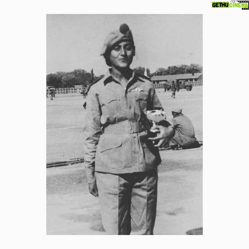 Shweta Bachchan Nanda Instagram - Mother, may you always smile like you’ve made best NCC cadet or like you have a huge plate of crabs to devour 🤍