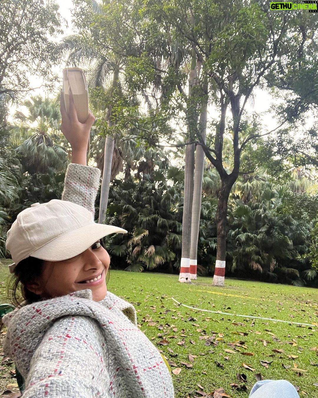 Shweta Basu Prasad Instagram - Day off from shoot Sitar practice, trees, squirrels and a book 😊🌸 Udaipur, Rajasthan