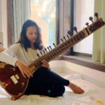 Shweta Basu Prasad Instagram - Day off from shoot Sitar practice, trees, squirrels and a book 😊🌸 Udaipur, Rajasthan