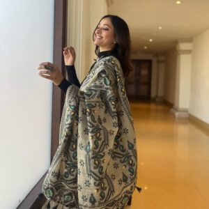 Shweta Basu Prasad Instagram - So happy to be here at @filmbazaarindia as a panellist this year. I’ve been attending @iffigoa since 2007, but this is my first time at the bazaar. South Asia’s largest film market where you can pitch your script, work in progress film for co-production, finished film that can be pitched for festivals and distribution. Documentaries, shorts and features. Great place to network, interact and have wonderful conversations with like minded people from across industries, globally. Goa