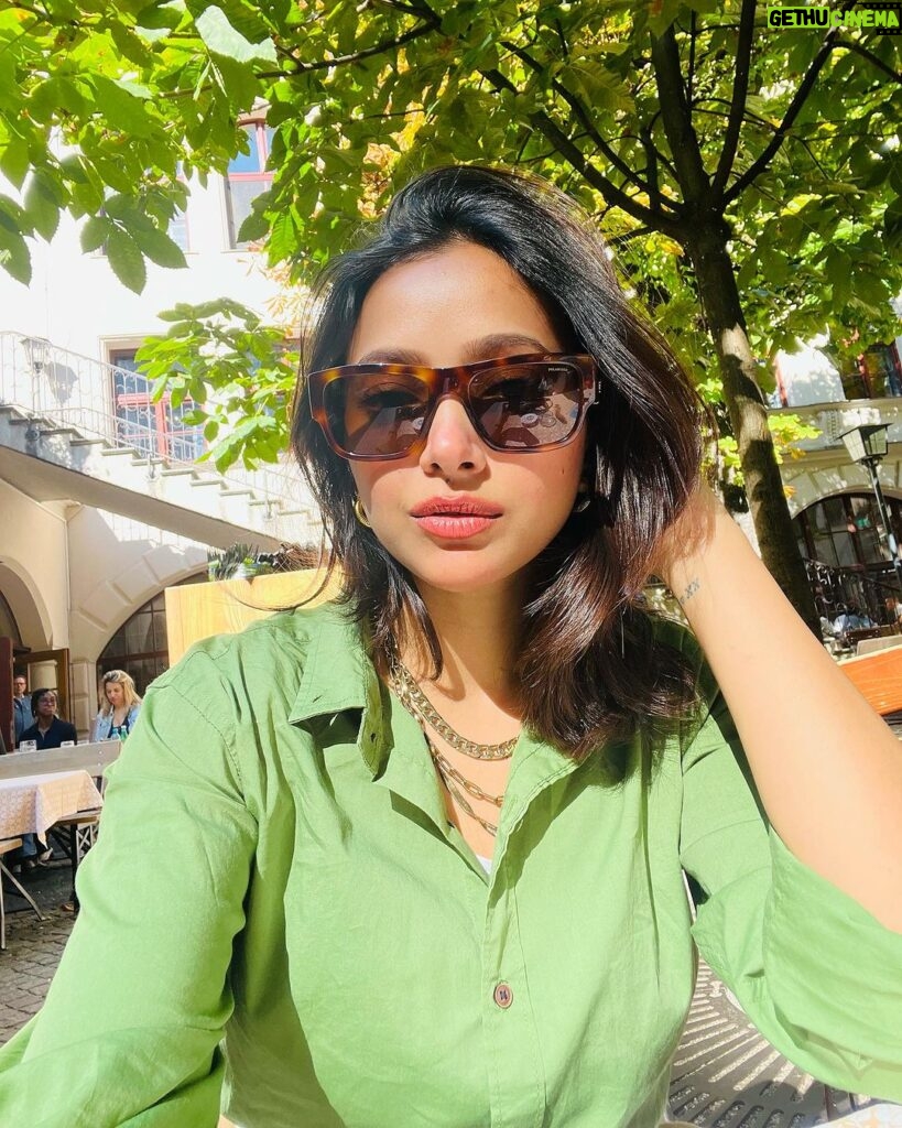 Shweta Basu Prasad Instagram - Dump . Images: 1. Munich 2. Wolfgang Amedeus Mozart’s residence that’s converted to a museum, Salzburg. 3. “The last judgement” by Peter Paul Rubens at @pinakotheken Munich 4. 🐹 5. At Ludwig Van Beethoven’s grave, Vienna (Franz Shcubert, Brahms and Strauss rest in the same cemetery ❤) 6. 💁🏻‍♀ 7. Dachau concentration camp memorial 8. Cinema cafe Berlin 9. I want to call this image “I am my mother’s shadow” hehe 😁 10. Berlin . Mom and I went to 11 museums, plus exhibitions, 2 concerts and finally watched Barbie! . P.S. the spot where Adolf Hitler died with a self-inflicted gunshot is now a car parking lot. A car parking lot.