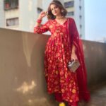 Shweta Mahadik Instagram - ❣️❣️❣️ Outfit: @shashi.india Footwear: @myshimuz #festive