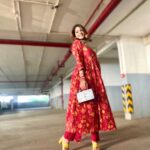 Shweta Mahadik Instagram - ❣️❣️❣️ Outfit: @shashi.india Footwear: @myshimuz #festive