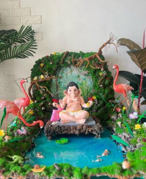Shweta Mahadik Instagram - One full month of absolute bliss…
Right from sculpting my Bappa to all the details of the “jungle theme” decoration, everything was so meditative..
And now after visarjan , I feel so empty😭 Baapa Pls tumhi pudchya varshi lavkar ya… Bappa moryaaaa🙏🏼

#ganpatibappamorya