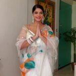 Shweta Mahadik Instagram - Handpainted Tricolour saree!!! #independenceday #diy #handpainted #saree #shwetamahadik #diychachi