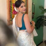 Shweta Mahadik Instagram – Onam pics❤️

Saree belt, neckpiece and earring by your very own #diychachi 
And don’t miss the cute banana leaf fridge magnet ❤️😍

#onamcelebration 
#sareelove 
#handmadecrafts