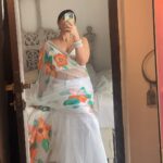 Shweta Mahadik Instagram - Handmade with love❤️ #handpainted #sareelove