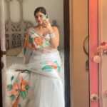 Shweta Mahadik Instagram - Handmade with love❤️ #handpainted #sareelove
