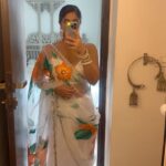 Shweta Mahadik Instagram - Handmade with love❤️ #handpainted #sareelove
