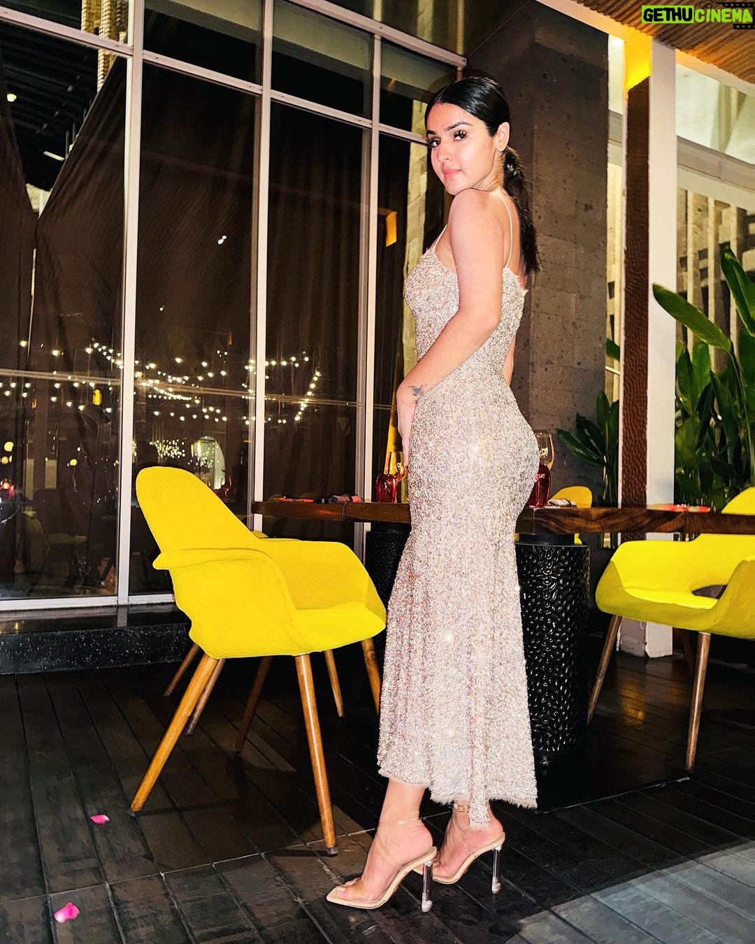 Sidhika Sharma Instagram - When they say :look so beautiful , so elegant, just look like a woow 😝😉 WOOBAR BALI Seminyak