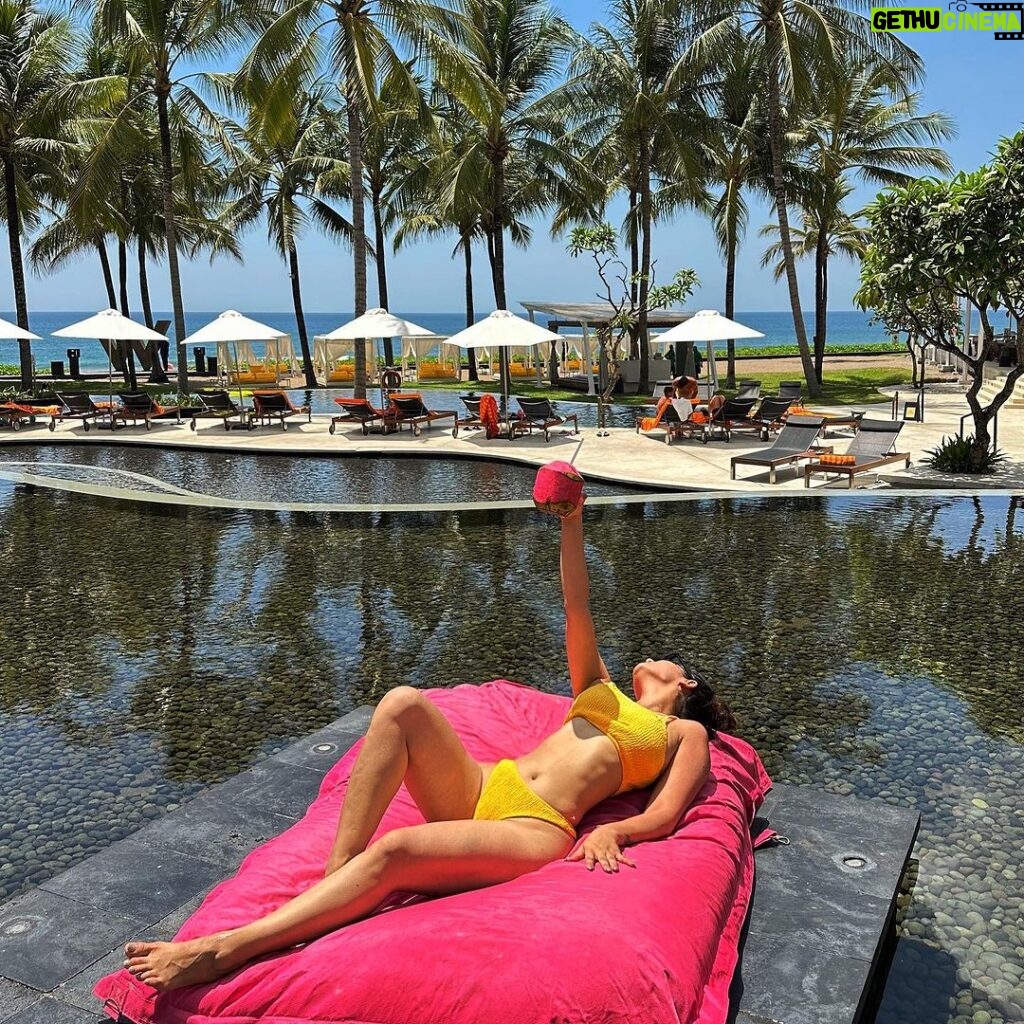 Sidhika Sharma Instagram - Came for the pool ,stayed for the pink coconuts😉🫶👙💥🏖️ Wearing @hunkemoller W Bali - Seminyak