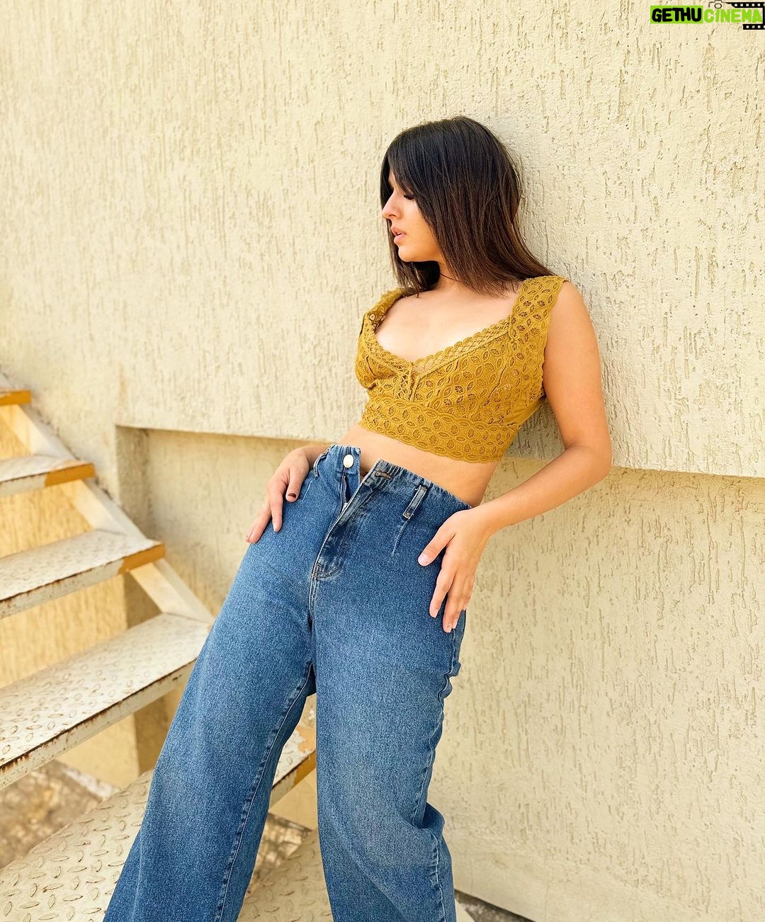 Sidhika Sharma Instagram - -sit and stare 🦋🫶 Ghar Ki Chat Pe