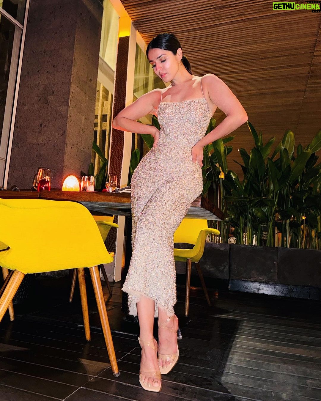 Sidhika Sharma Instagram - When they say :look so beautiful , so elegant, just look like a woow 😝😉 WOOBAR BALI Seminyak