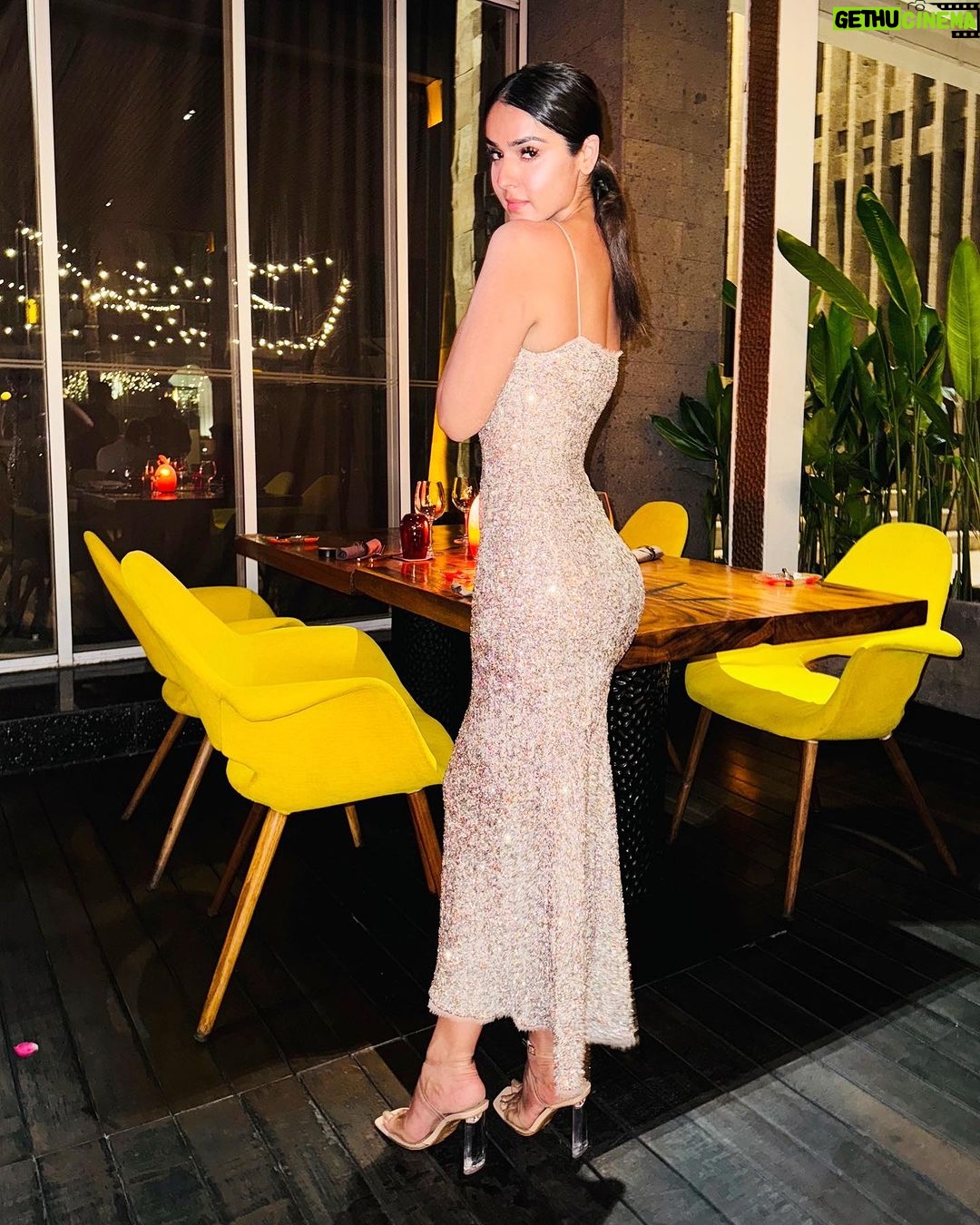 Sidhika Sharma Instagram - When they say :look so beautiful , so elegant, just look like a woow 😝😉 WOOBAR BALI Seminyak