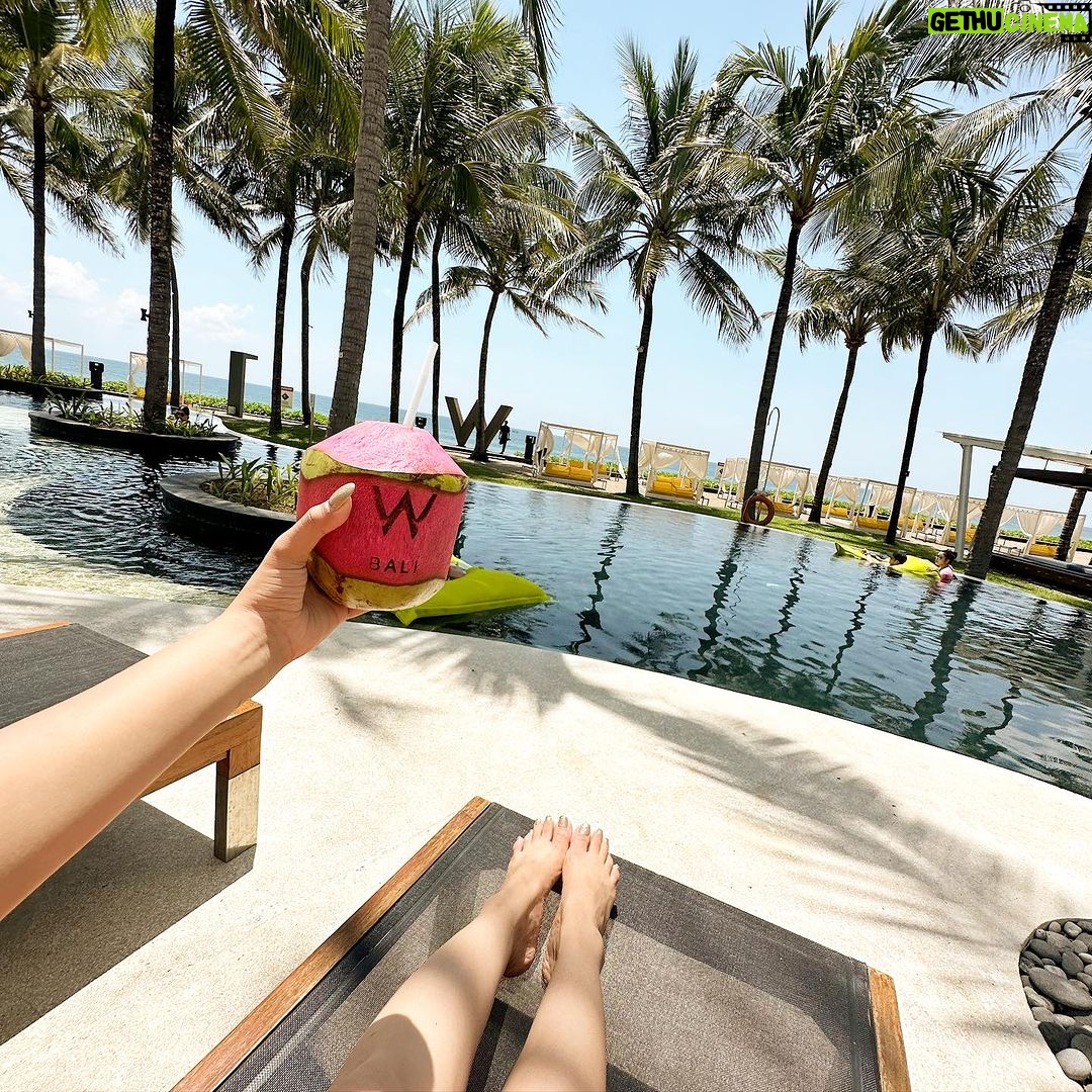 Sidhika Sharma Instagram - Came for the pool ,stayed for the pink coconuts😉🫶👙💥🏖️ Wearing @hunkemoller W Bali - Seminyak