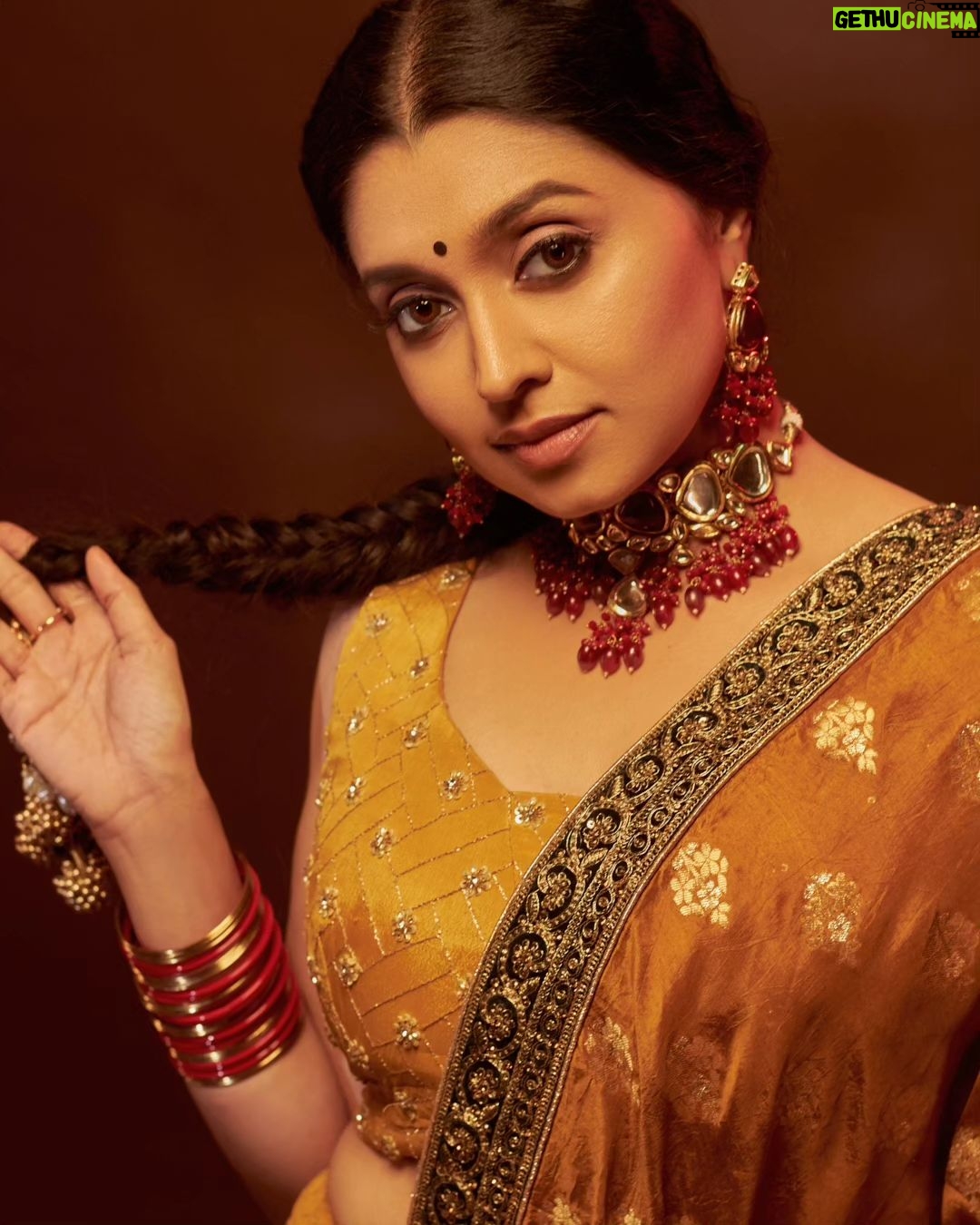 Sija Rose Instagram - पटाखा Happy Diwali 🪔 Gorgeous @sija_rose_george ✨ Photography & retouch: @zoom.inphotography Stylist: @styledbyalbin_ @_a.l.b.i.n Makeup & hair: @femy_antony__ Art direction: @____pia_ Jewellery: @adorebypriyanka Lehanga: @zorucci Studio: @tinyturtle.media Special thanks: @vishnu.chandrabose @sandesh.rajeev #sijarose #zoominphotography #tinyturtle #diwalivibes #festivalseason TinyTurtle Media House