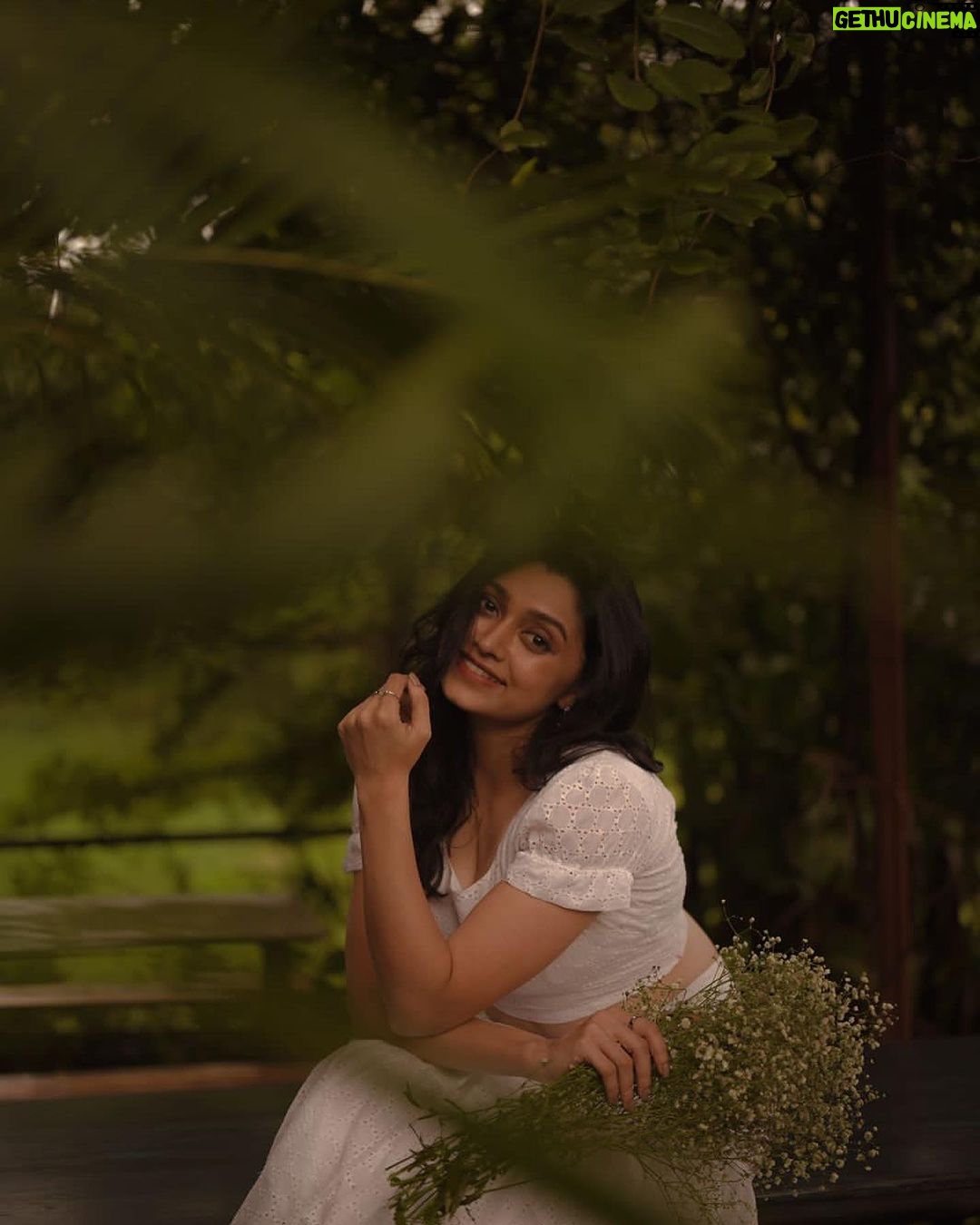 Sija Rose Instagram - Piece of my heart ❤️ . Thank you for making it happen . Photograhy @parvathy.prasad_ Styling : @amritha_lakshmi___ @styledby_al_ Mua : @sreegeshvasan_makeupartist @bridalmakeup_by_sreegeshvasan Costume : @oura_designer_boutique Venue @poemsthecafe