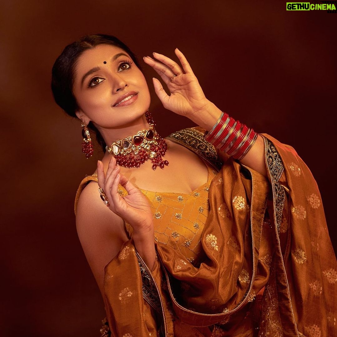 Sija Rose Instagram - 🪔 ✨✨🪔 Photography & retouch: @zoom.inphotography Stylist: @styledbyalbin_ @_a.l.b.i.n Makeup & hair: @femy_antony__ Art direction: @____pia_ Jewellery: @adorebypriyanka Lehanga: @zorucci Studio: @tinyturtle.media Special thanks: @vishnu.chandrabose @sandesh.rajeev TinyTurtle Media House