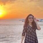 Sija Rose Instagram - This one tags to one of my memorable trips. The sunset hangs on a cloud Leaving ripples of light I stand in awe Watching you paint the sky As you say goodbye! . 📷 @itzme_adhil_official Thank you @dune_troopers for a wonderful desert adventure Sealine, Qatar