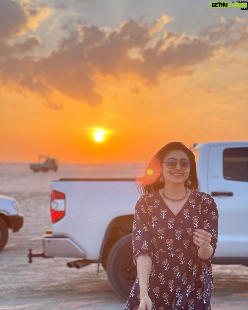 Sija Rose Instagram - This one tags to one of my memorable trips. The sunset hangs on a cloud Leaving ripples of light I stand in awe Watching you paint the sky As you say goodbye! . 📷 @itzme_adhil_official Thank you @dune_troopers for a wonderful desert adventure Sealine, Qatar