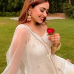 Simi Chahal Instagram - 🌹🤍