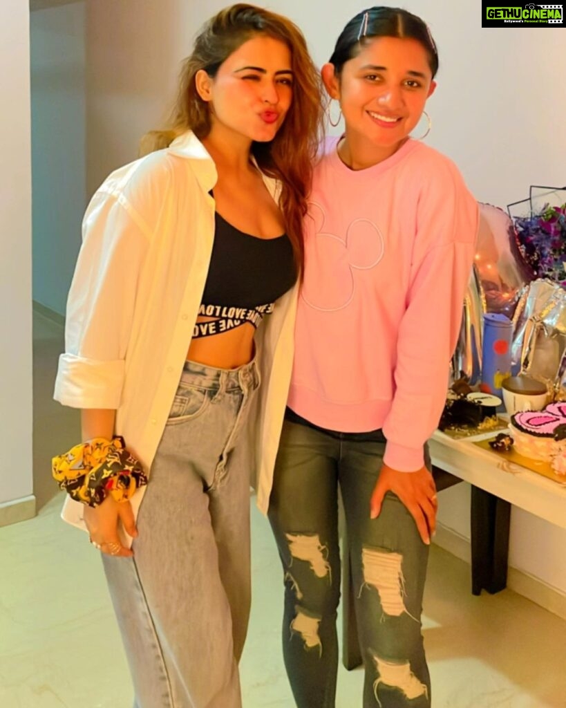 Simi Chahal Instagram - this cutieeee makes my heart so full and proud @officialkanikamann 💖 Keep rising and shining sis ✨You deserve the best 💟 Lots of Love, always ♥️ #SisPower