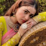 Simi Chahal Instagram - Dil ye mera tere dil se jaa juda hai…💚 HMU : @damsel_makeupcrew Jewelry : @theurbanglitter Suit : @aliwarofficial Photography : @kunwararorax