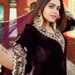 Simi Chahal Instagram – parde mai rehne do…😌🥰

Suit : @the_rosegirl 
Jewellery : @ajewelsbyanmol 
Photographey : @maniksharma.cc 
Hair : @krishna.hairstylist 
Makeup : @prabhakarchande_makeupartist