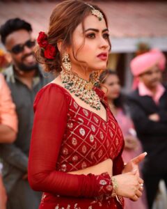Simi Chahal Instagram - when someone takes that last slice of the Pizza you had your eye on🍕🥺 ‘ Jewelry : @theurbanglitter Lehnga : @the_rosegirl HMU : @damsel_makeupcrew