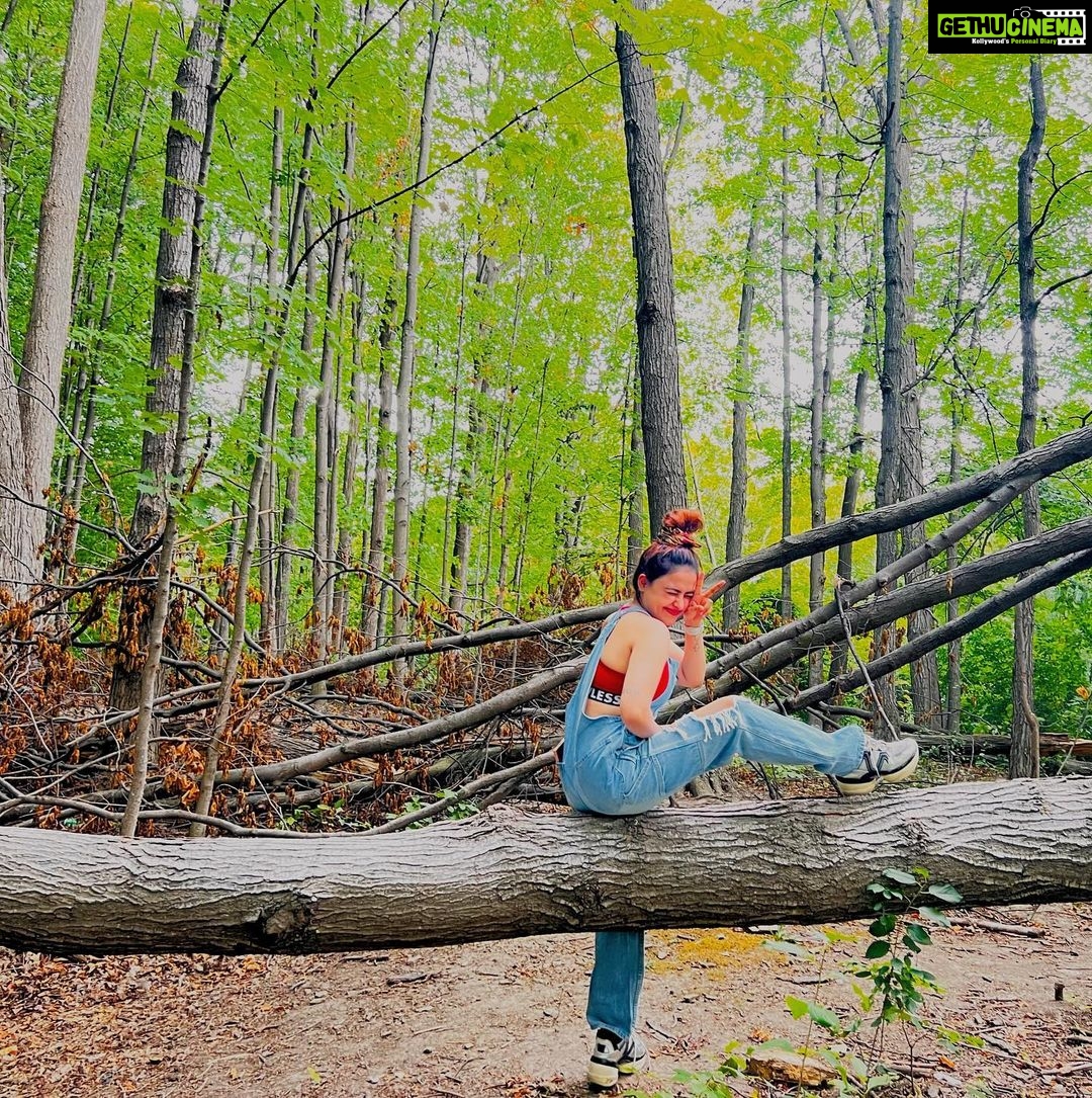 Simi Chahal Instagram - unbothered, in my own lane, at my own speed🤪😁✌🏼