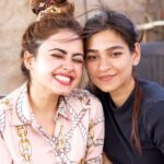 Simi Chahal Instagram – Hey! Soul Sister @monisharaii 😘❤️

#RealSmiles #love #laughter #candids 

📸 : @dashmesharts