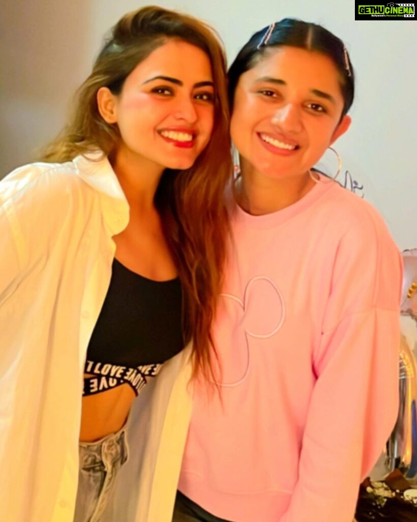 Simi Chahal Instagram - this cutieeee makes my heart so full and proud @officialkanikamann 💖 Keep rising and shining sis ✨You deserve the best 💟 Lots of Love, always ♥️ #SisPower