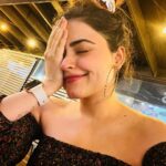 Simi Chahal Instagram - stages of a foodie at the Restaurant 😅 #foodie #lovefood #HealthyFoodObsessionTheseDays 🙊 #SimiDoesntShareFood🥲 #ForRealTho🤷🏻‍♀️
