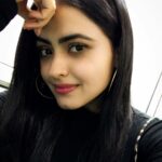 Simi Chahal Instagram - Swipe for my ittu si smile 🤌🏼🙂 #nofilter #selfie
