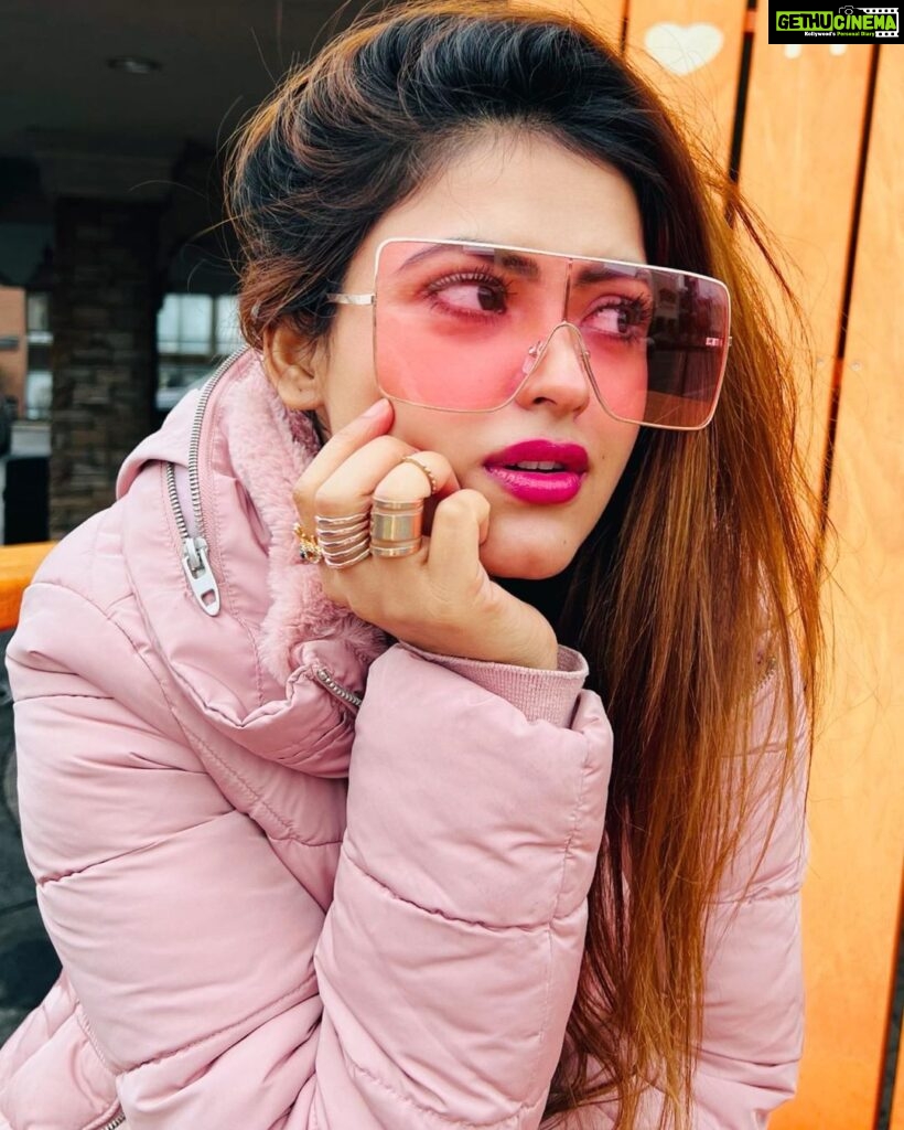 Simi Chahal Instagram - Weird angles and closeups ahead🥲👉🏼