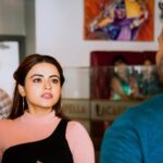 Simi Chahal Instagram - Who is Savy looking at ?? Chal Mera Putt 2 has released in Pakistan😍🥰🙏🏼🇵🇰 Pakistan waleyo fer kado jaa rahe o ji movie dekhan apne nazdeeki Cinema ghar ch ??? #WorkingStills #BTS #cmp