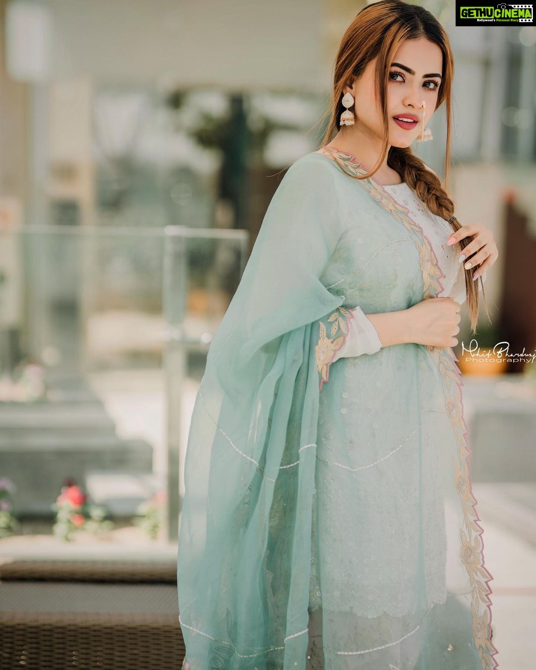 Simi Chahal Instagram - Bandi Chhor Divas te Diwali diyan lakh lakh wadhiya ji ππΌπͺ