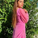 Simi Chahal Instagram - kihde te ehna gussa last photo ch ?🙈🤣 This beautiful suit is by : @bliss.by.ricken 💖