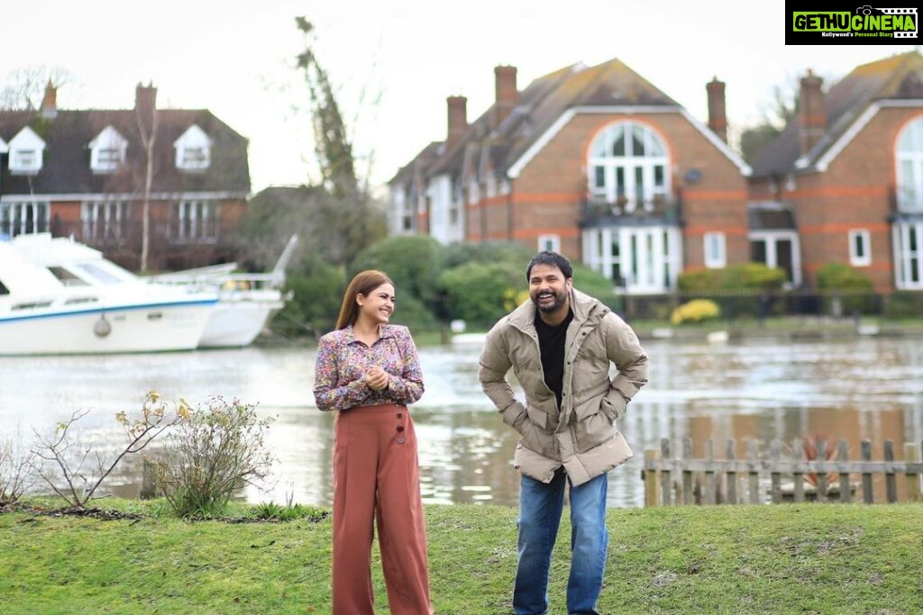 Simi Chahal Instagram - some beautiful working stills by @dashmesharts for Savy and Jinder 😍🥰 When even fake laughs look genuine; you are in the right team😅😊 #TeamRhythmBoyz💪🏼 #chalmeraputt #chalmeraputt3 #cmp @chalmeraputt3movie @rhythmboyzentertainment