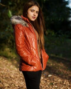Simi Chahal Instagram - Savy nu milan kede show ch jaa rahe o ji kal Theatres ch ? #cmp3

What show are you watching tomorrow and where ( City Name ) ? 

@chalmeraputt3movie #chalmeraputt3 #chalmeraputt #cmp3