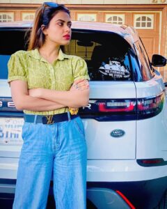 Simi Chahal Instagram - If you have ever eaten food this sticker should be on your vehicle too. I urge everyone who owns any vehicle to put this message on it ASAP; if you haven’t already✊🏼

Yes, it makes a difference and it counts. 

#FarmersProtest 💚
#KisanMajdoorEktaZindabad 💪🏼
#TakeBackFarmerLaws 
#iStandWithFarmers🙏🏼