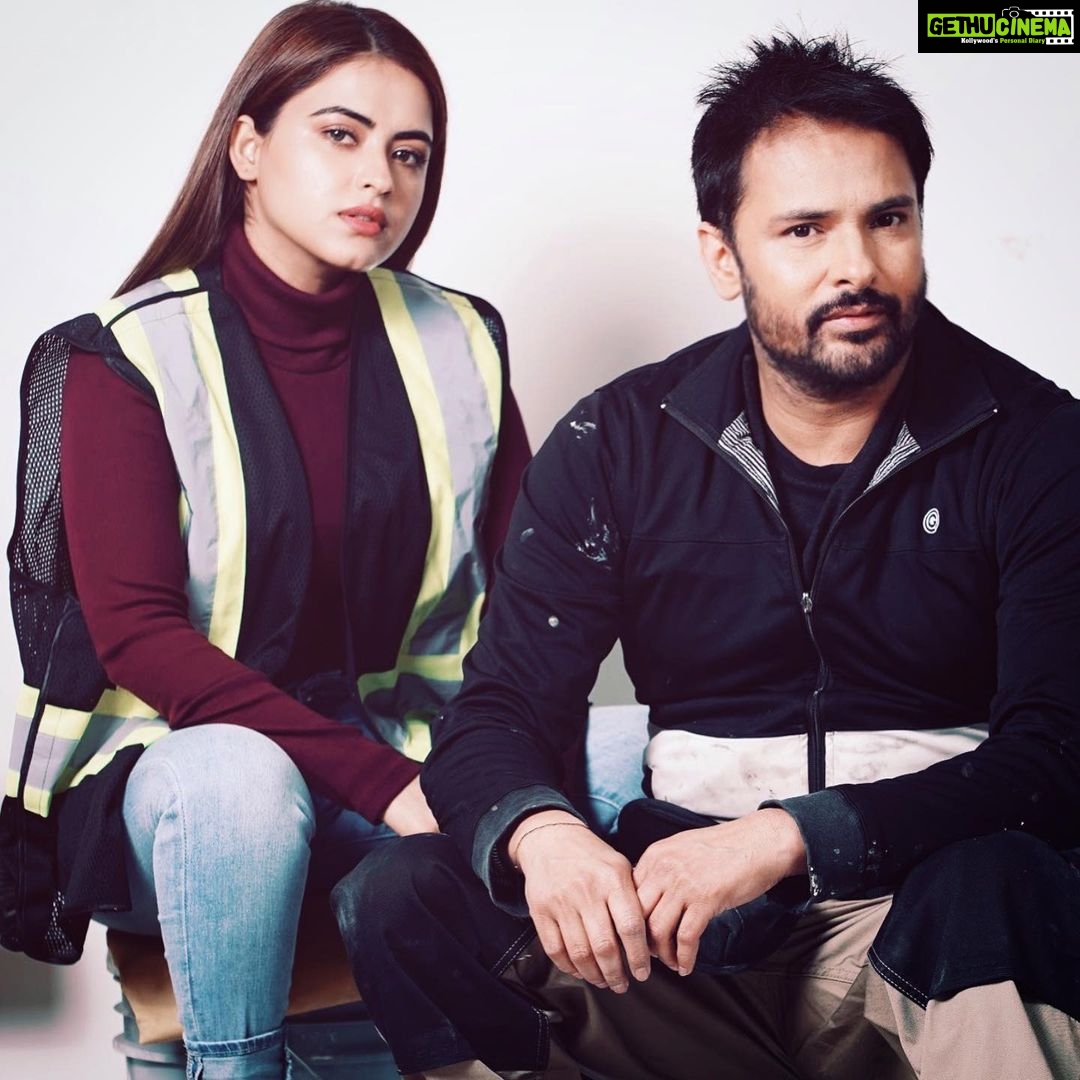 Simi Chahal Instagram - Savy te Jinder ππͺπΌ 5 Days to Gooooo π CHAL MERA PUTT 2 πͺπΌ Online Booking is now OPEN Worldwide πππ 27th AUGUST 2021- See you all on FridayβΊοΈ Kar layiyan ji tusin apniya tickets book ?? #amrindergill #simichahal #chalmeraputt2 #27thaug2021