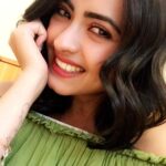 Simi Chahal Instagram - i think i miss my short black hair 🤔 #Throwback to the days when i took selfies. I have basically become a sloth in terms of phones/technology and social media now 🦥🤷🏻‍♀️ #GrowingTooOldTooEarlyMentally😅