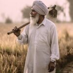 Simi Chahal Instagram - It is happening 💪🏼 3 Black Laws will be repealed 🙌🏼 ਗੁਰੂ ਨਾਨਕ ਦੇਵ ਜੀ ਦੇ ਪ੍ਰਕਾਸ਼ ਦਿਹਾੜੇ ਦੀ ਲੱਖ ਲੱਖ ਵਧਾਈ ਹੋਵੇ 🙏🏼❤️ #KisanMajdoorEktaZindabad 💪🏼🌾