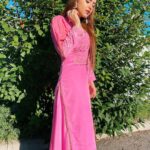 Simi Chahal Instagram - kihde te ehna gussa last photo ch ?🙈🤣 This beautiful suit is by : @bliss.by.ricken 💖