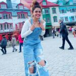 Simi Chahal Instagram - me to my unhealthy eating lifestyle these days : NOPE not happening😝 the 80% rule works. Loving the healthy eating, fit living process 🥰 #ThanksToMeMyself for staying motivated🤪 it ain’t easy🙈 but definitely worth it 💪🏼 Clicked by @rosecaur 💖☺️ Mont-Tremblant, Quebec