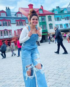 Simi Chahal Instagram - me to my unhealthy eating lifestyle these days : NOPE not happening😝

the 80% rule works. Loving the healthy eating, fit living process 🥰 

#ThanksToMeMyself for staying motivated🤪 it ain’t easy🙈 but definitely worth it 💪🏼

Clicked by @rosecaur 💖☺️